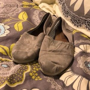 Gray Toms
